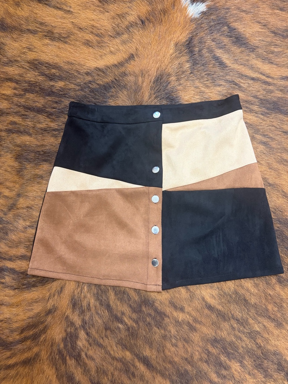 eesome Colorblock Button-Front Mini Skirt in Black, Brown & Cream